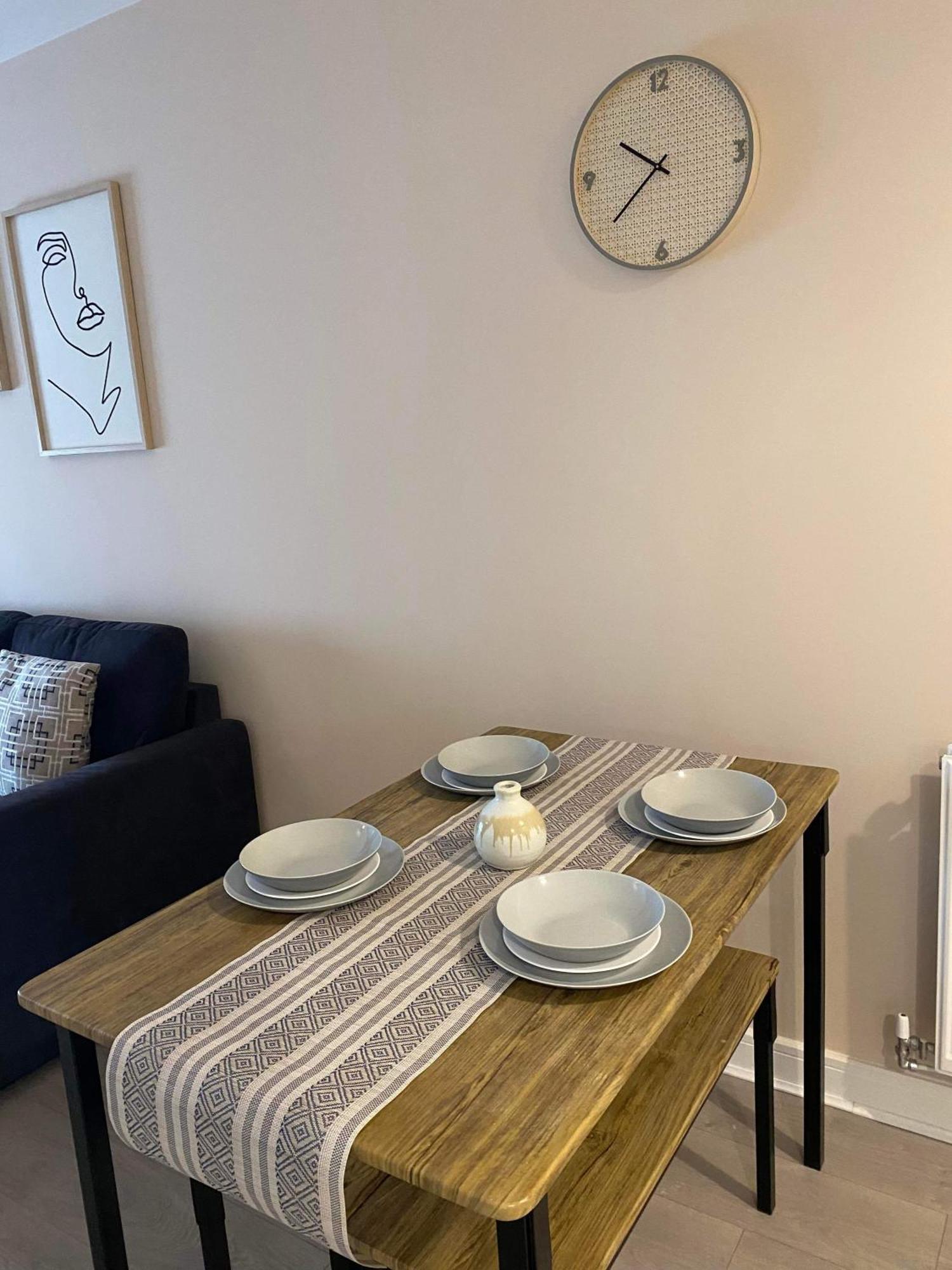 Crawley 2Bed Apartament Close To Gatwick Airport Copthorne  Exterior photo