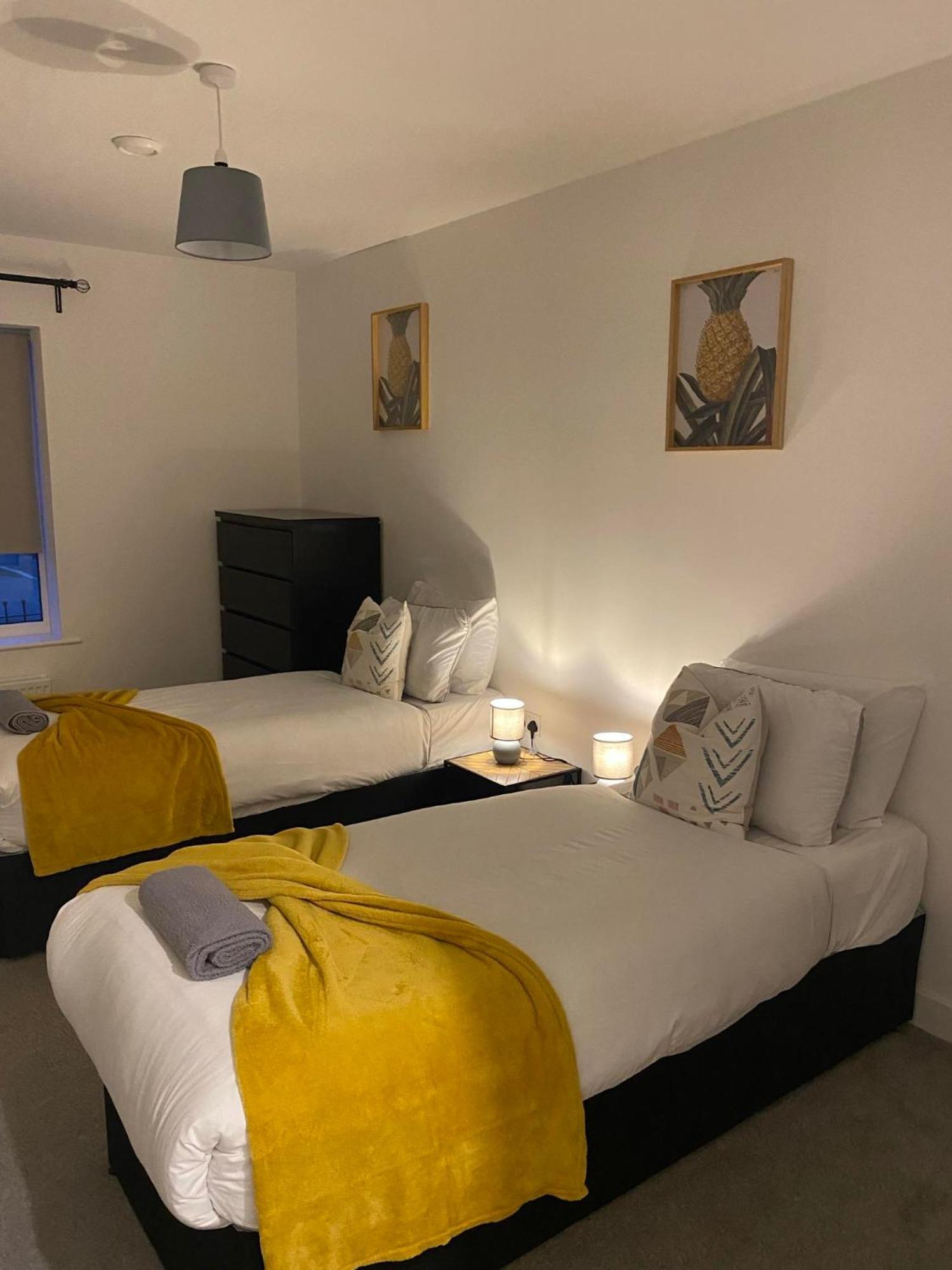 Crawley 2Bed Apartament Close To Gatwick Airport Copthorne  Exterior photo